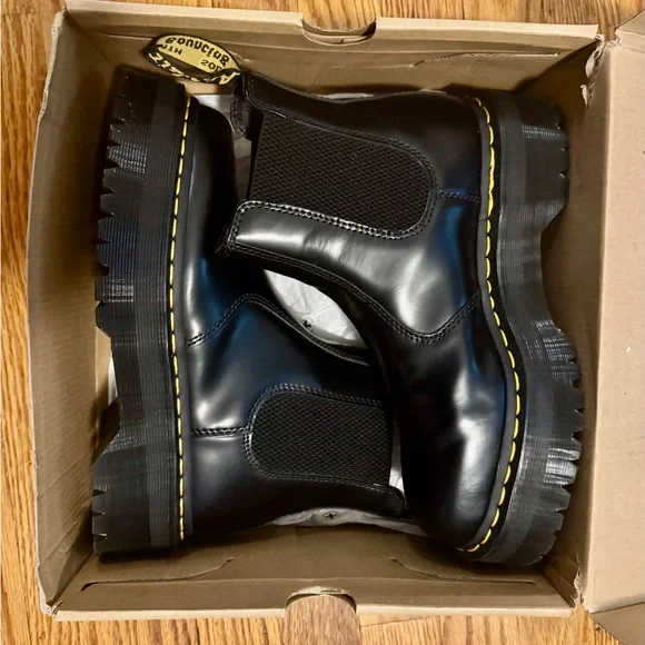 Dr. Martens 2976 SMOOTH LEATHER PLATFORM CHELSEA BOOTS - Picture 5 of 6